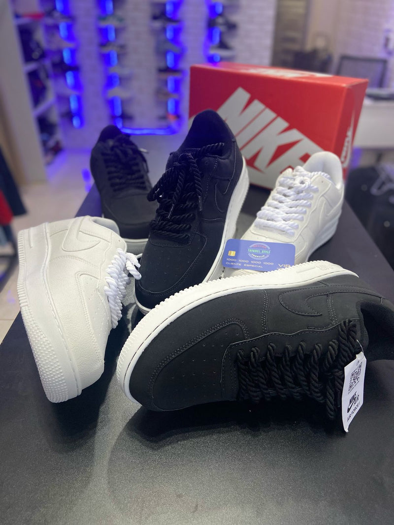 Compre 1 Leve 2 - Tênis Nike Air Force 1 Preto e Branco '07