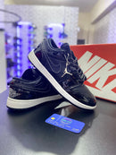 Nike Jordan preto com azul